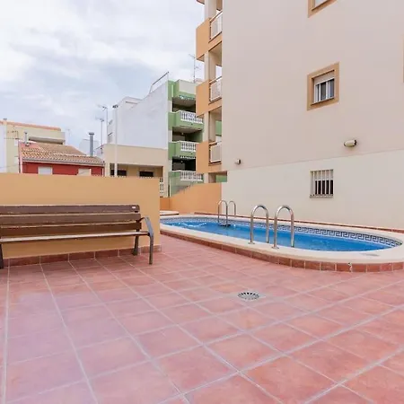 Moncofa Beachside Retreat: Poolside Bliss Apartmán
