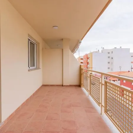 Moncofa Beachside Retreat: Poolside Bliss Apartmán *
